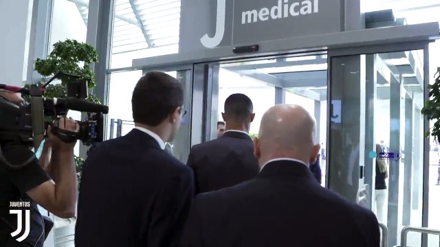 El encuentro de Cristiano con los tifosi tras su reconocimiento médico con la Juventus