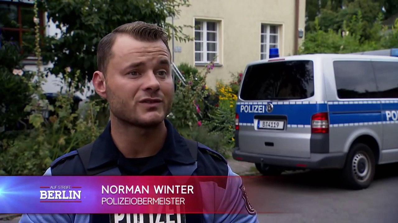 Überraschung! Erstes Mal als Geburtstagsgeschenk für Pascal (17)? | Auf Streife - Berlin | SAT.1 TV