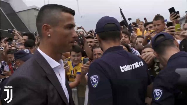 فيديو: كريستيانو رونالد يخضع للكشف الطبي في يوفينتوس ويلتقي الجماهير