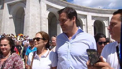 Luis Alfonso de Borbón, aclamado por ultraderechistas en el Valle de los Caídos