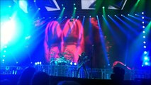 Gene Simmons sneaks in Vote Trump during Kiss concert