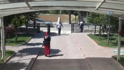 Yaşadığını İspatlamaya Çalışıyor...kayıtlarda Ölü Ama Aslında Yaşıyor