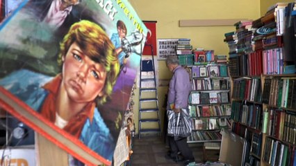 Çöpte bulduğu kitap 2 bin parçalık koleksiyona dönüştü