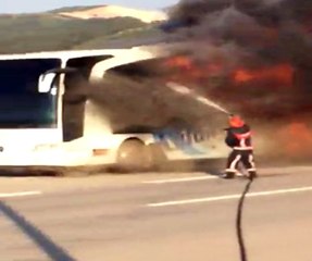 Seyir Halindeki Yolcu Otobüsü Alev Alev Yandı