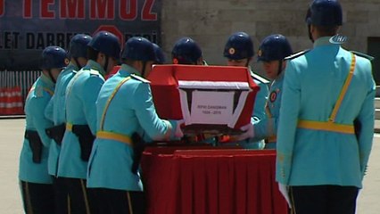 Eski Bakanlardan Rıfkı Danışman için tören düzenlendi