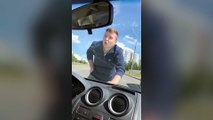Un papa brise les vitres de la voiture de son ex-femme pour récupérer sa fille