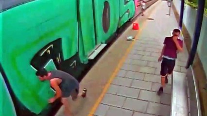 Noticia | 3.000 grafitis "empapelan" los trenes de Cataluña