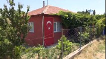 İnceçayır Köyüne Gelen Herkesi, Türk Bayrakları Karşılıyor