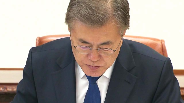 문 대통령, '계엄령 문건' 관련 모든 문서 제출 지시 / YTN