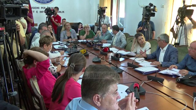Pronarët rreth Teatrit Kombëtar - Top Channel Albania - News - Lajme