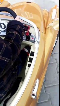 Muhammet Emin akülü araba sürüyor Muhammet Emin eğlenceli çocuk videosu