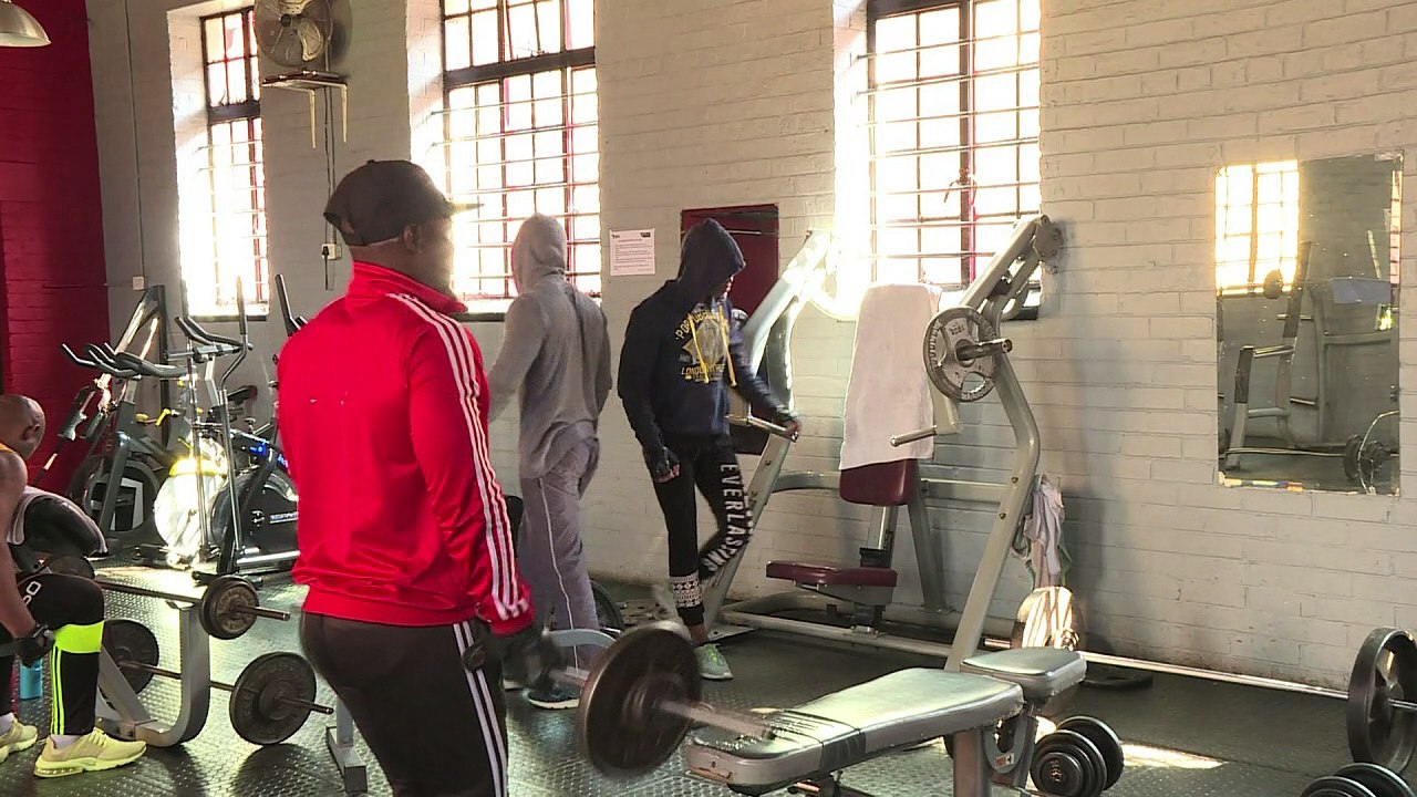 إرث مانديلا يقسم جنوب افريقيا في الذكرى المئوية لولادته