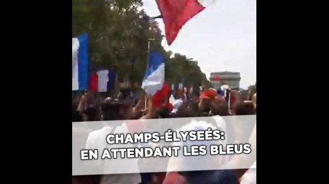 En attendant les Bleus sur les Champs-Élysées