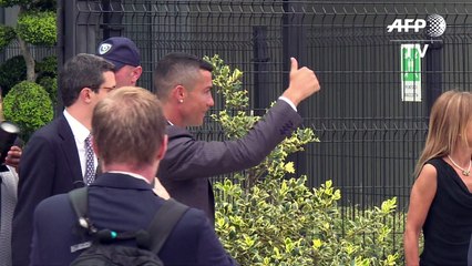 Torcida da Juventus dá boas-vindas a CR7