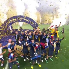 Alors que les Bleus descendent l'avenue des Champs Élysées, on vous livre le BEST-OF >>