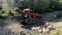 Traktör devrildi: 2 ölü - KONYA