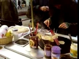 pauline fait des crepes xD