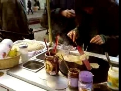 pauline fait des crepes xD