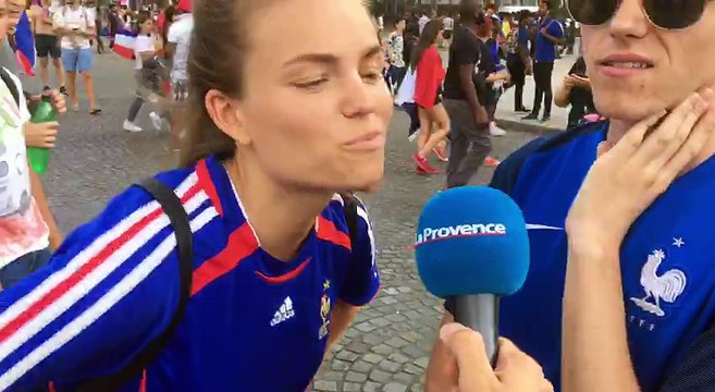 On ne réalise pas encore , des milliers de supporters sont venus voir l'équipe de France sur les Champs Élysées