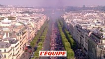 Les Bleus descendent les Champs-Élysées - Foot - CM 2018