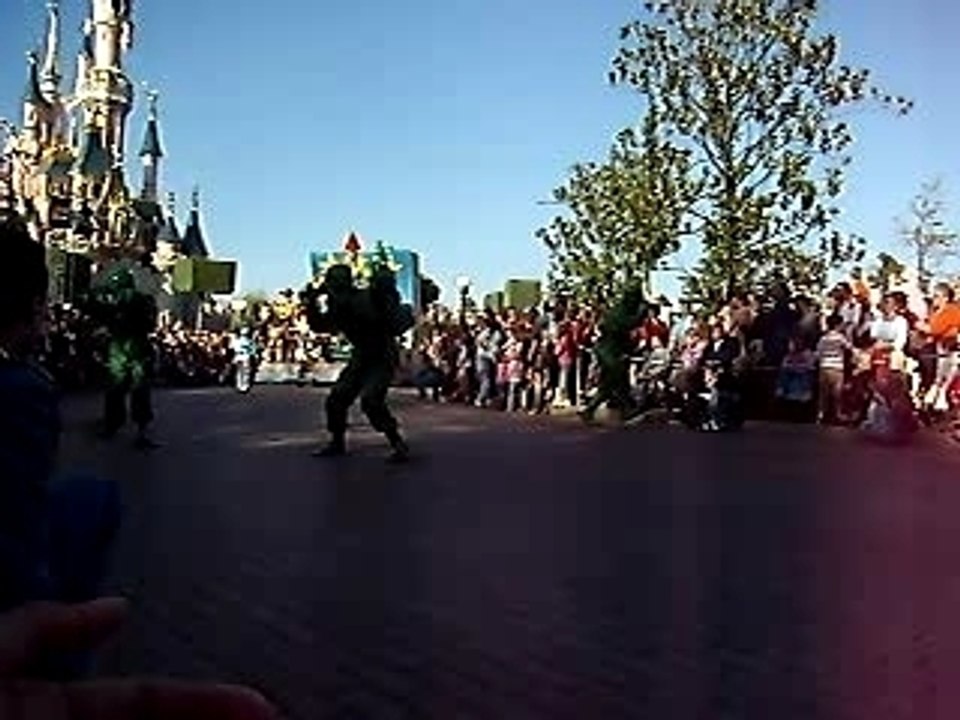 Parade 3