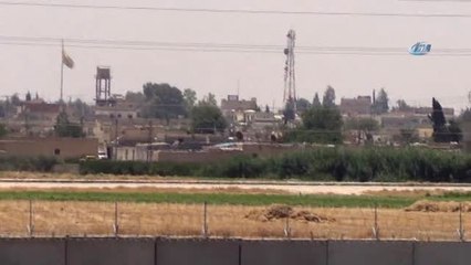 Terör Örgütü Telabyad'ta Sözde Bayrağını İndirip Flamasını Astı