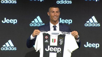 Juventus - Ronaldo presenté aux médias