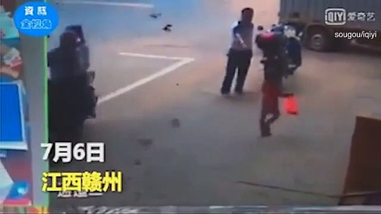 Küçük Kızı Motosikletine Atıp Kaçıran Çinli Adam