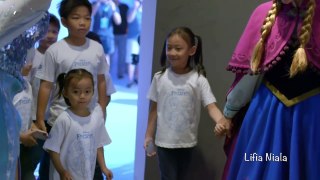 Frozen Disney Lifia Niala Jumpa Anna Elsa Frozen Disneyland Singapore