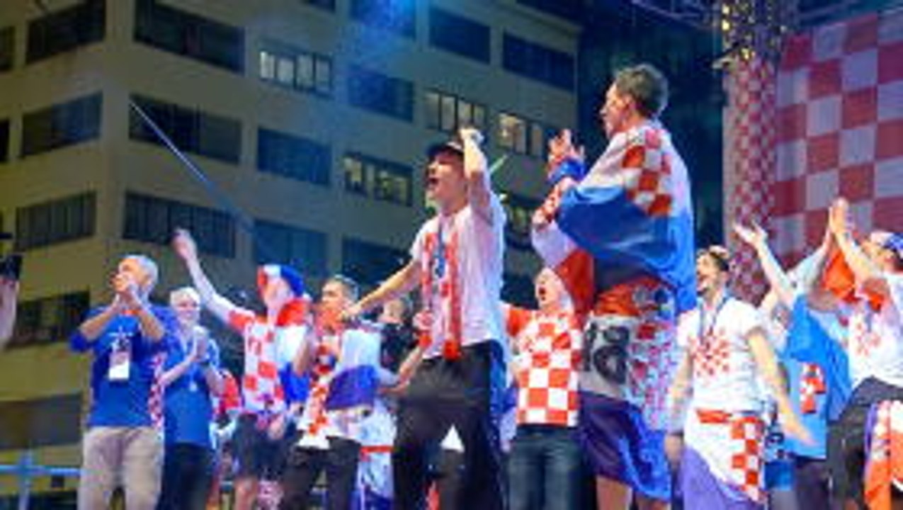 Croatian players thank fans in Zagreb for World Cup support