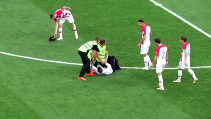 Lovren not happy with World Cup final pitch invaders
