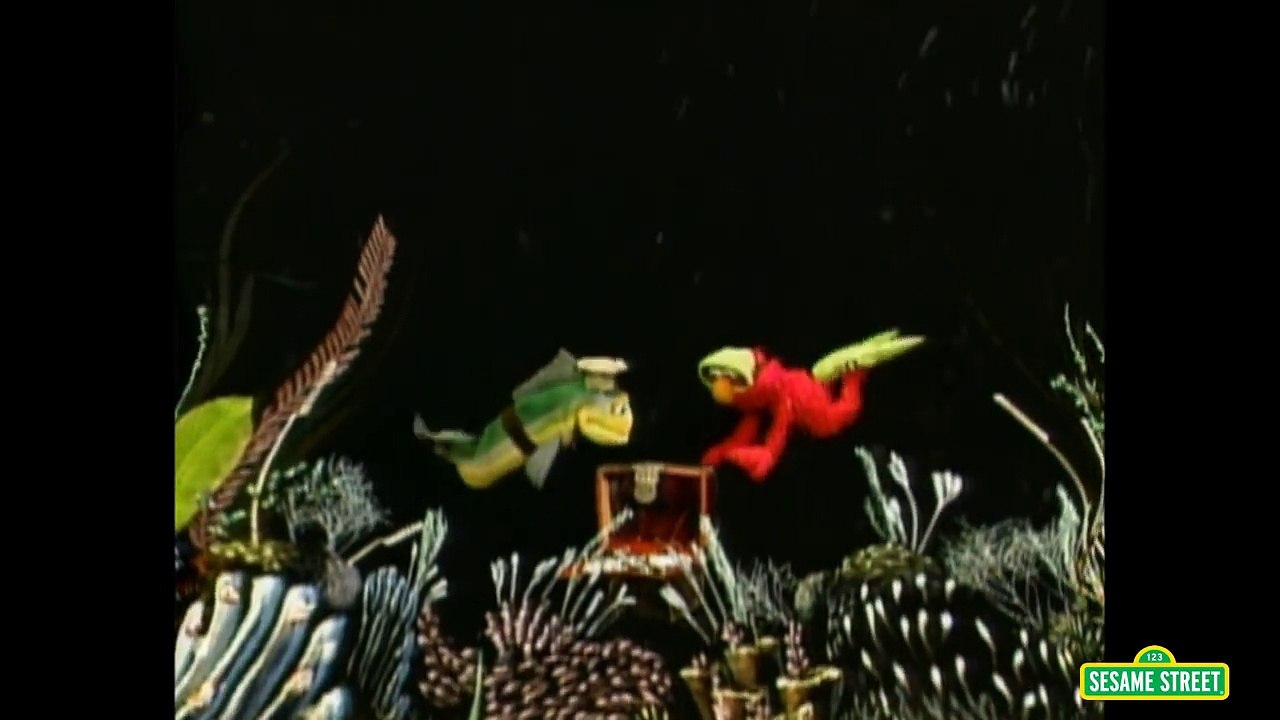 Sesame Street: Captain Elmo Cousteau Goes Underwater
