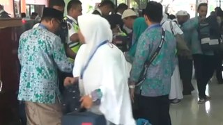 Menag Lepas Keberangkatan Calon Haji Kloter Pertama Surabaya