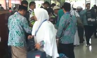 Menag Lepas Keberangkatan Calon Haji Kloter Pertama Surabaya