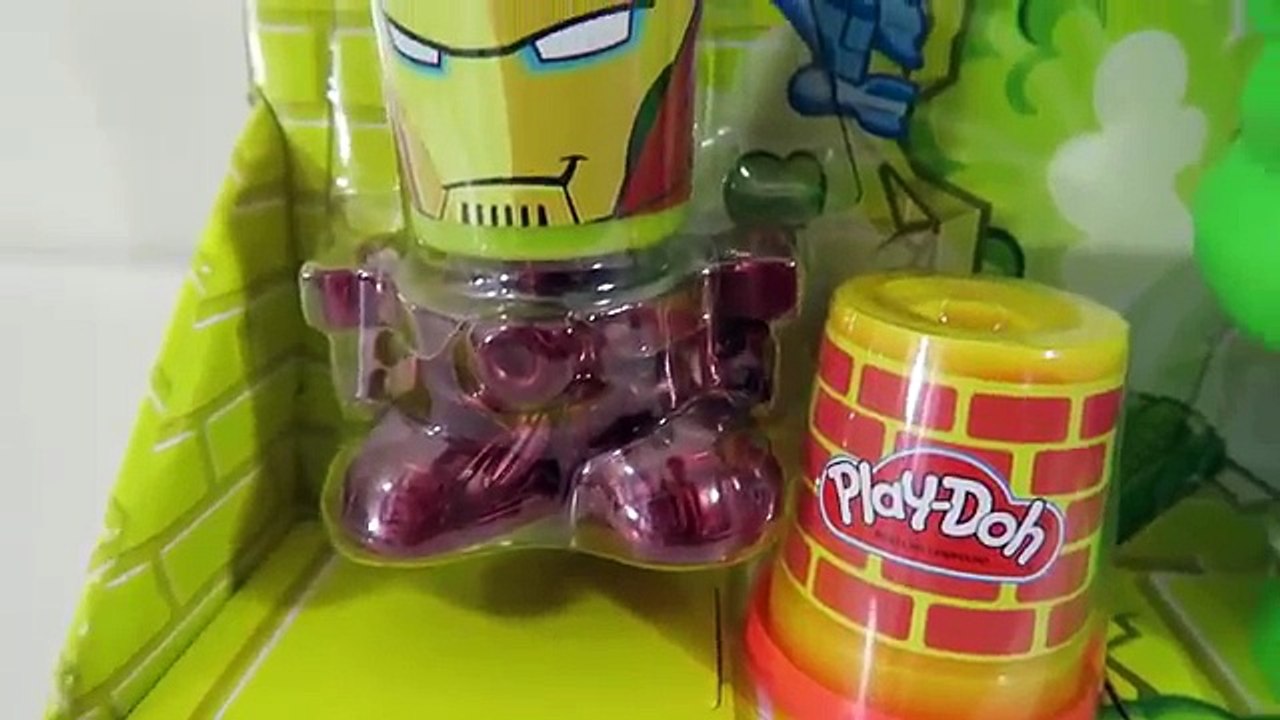Play Doh Smashdown Hulk & Iron Man Playset