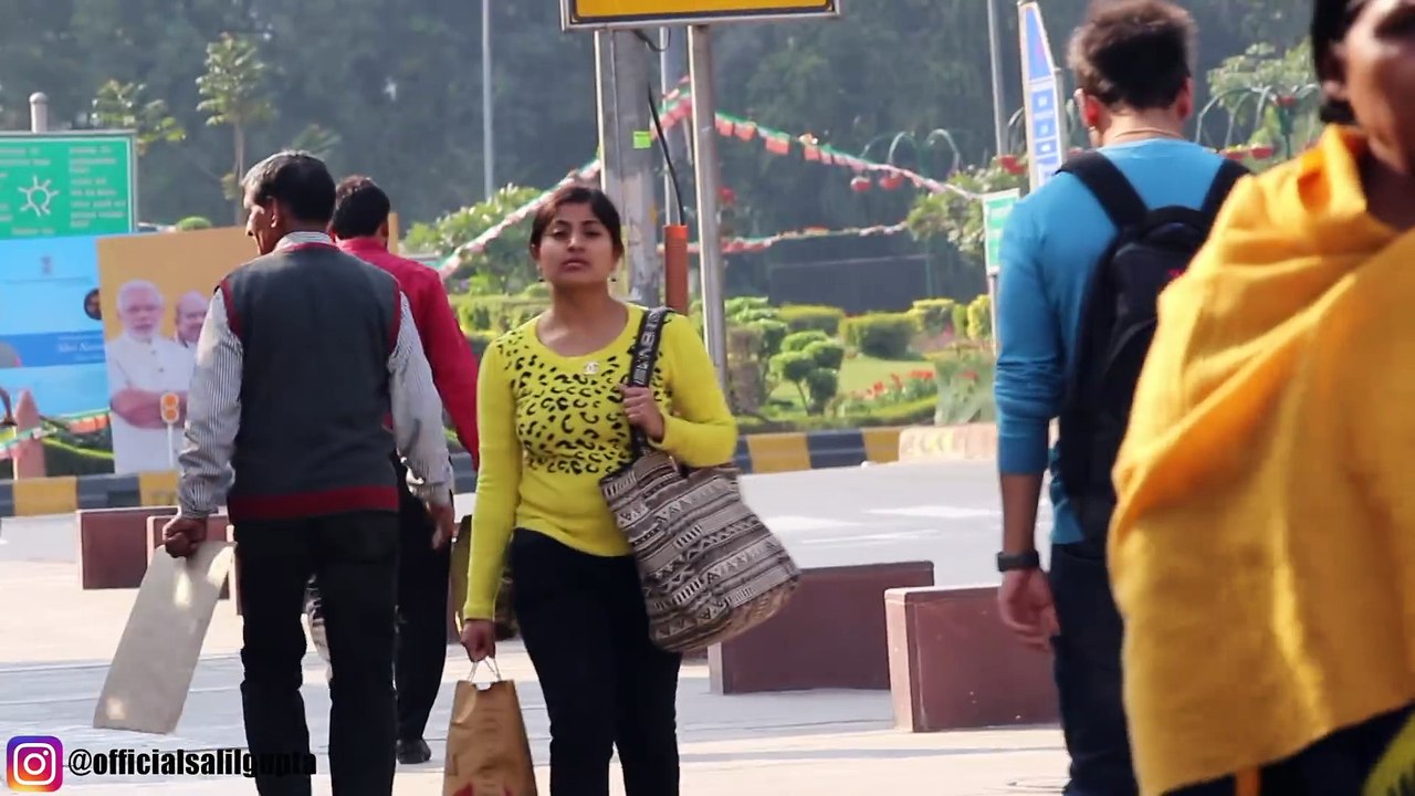 Prank video -MUJHE LAGA BHOOT HAI PRANK!_Full-HD.Funny prank , prank hindi , indian, comedy videos, hindi prank videos,Prank, Prank videos, funny videos , commedy video, laughing videos, masti videos, Indian prank, entertainment videos
