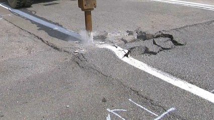 서해안고속도로 또 솟구쳐...도로공사 긴급 복구 / YTN