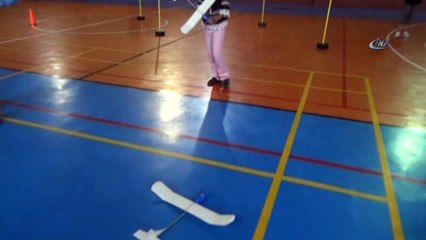 Minik Vecihiler, Hürkuş’un modelini tasarlıyor