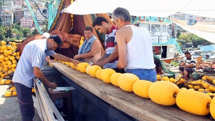 Balıkçıların ağ bakım mesaisi sürüyor