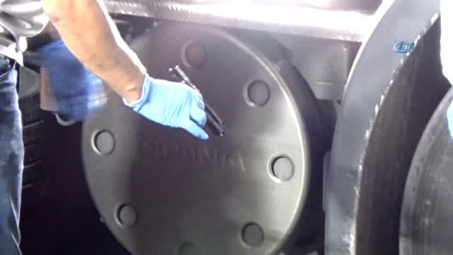 Alkollü Sürücü Yakalanacağını Anlayınca, Polislerin Yanında Kafasına Sıktı