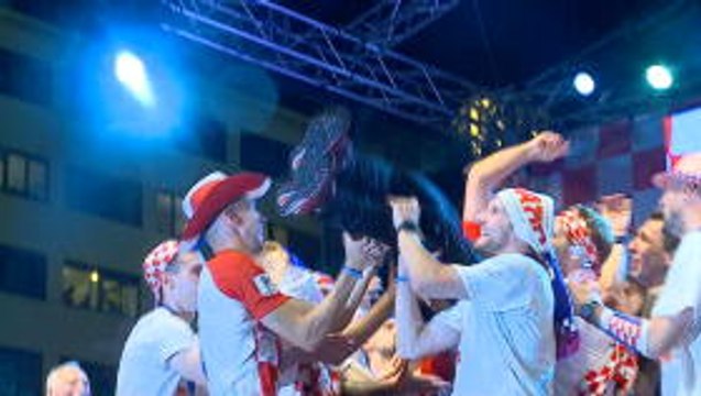 Croatian players thank fans in Zagreb for World Cup support
