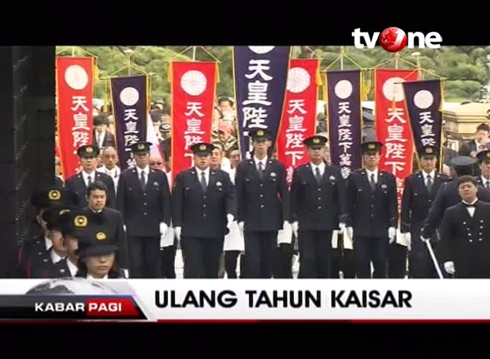 Warga Jepang Rayakan Ulang Tahun Kaisar Akihito ke 83 Tahun