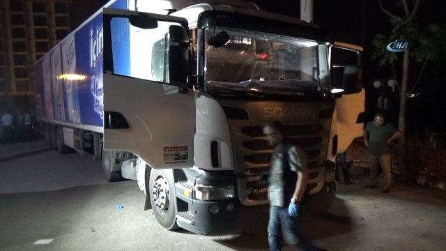 Alkollü sürücü yakalanacağını anlayınca, polislerin yanında kafasına sıktı