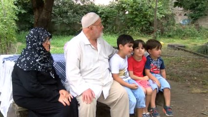 Yaşlı Çift Kendi Bahçelerinde 'Survivor' Mücadelesi Yaptı