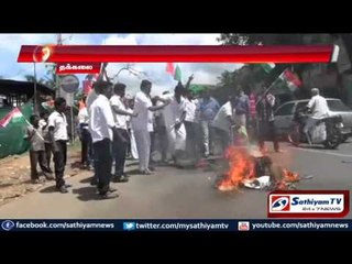 Effigy of J. Jayalalitha burnt: Congress supporters: Kaniyakumari