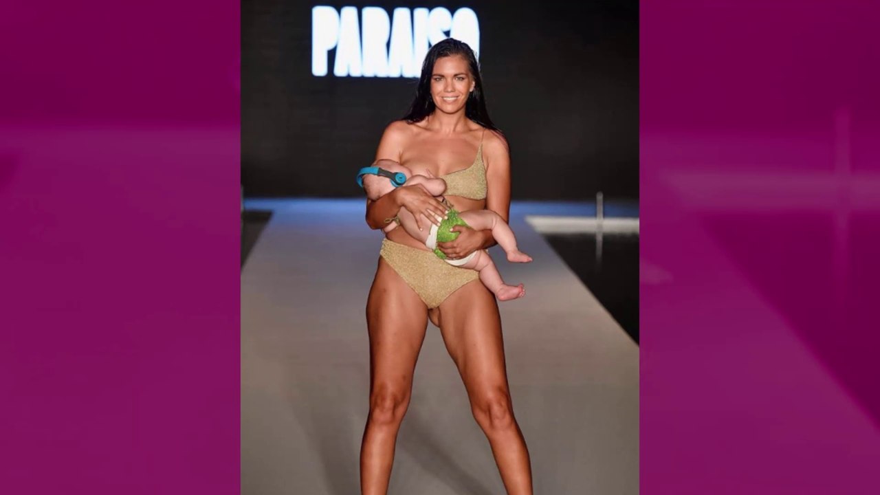 Un mannequin allaite son bébé de 5 mois en défilant sur le podium