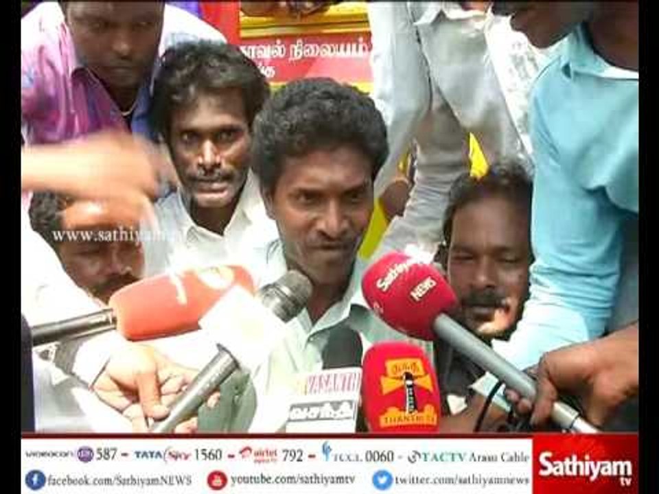 Protesters Protest Against Rajini - Rajini Fans Protest Against Them