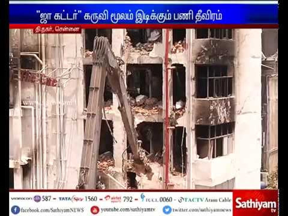 The Chennai Silks building demolishing work going on for the 2nd day