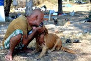 12 yıldır sokak köpekleriyle yaşayan Duran Gökçen: Bu köpekler benim babam, annem, kardeşim...