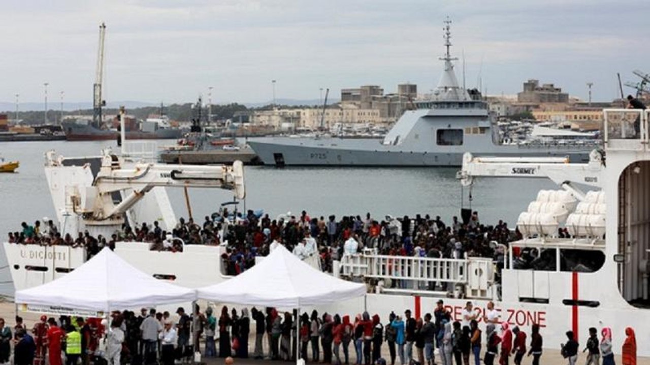 Italia, Diciotti: sbarcati i 67 migranti, decisivo l'intervento di Mattarella